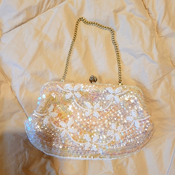 Lot of two purses: 1 beaded white clutch and 1 multicolored beach bag with strap - Picture 15 of 16